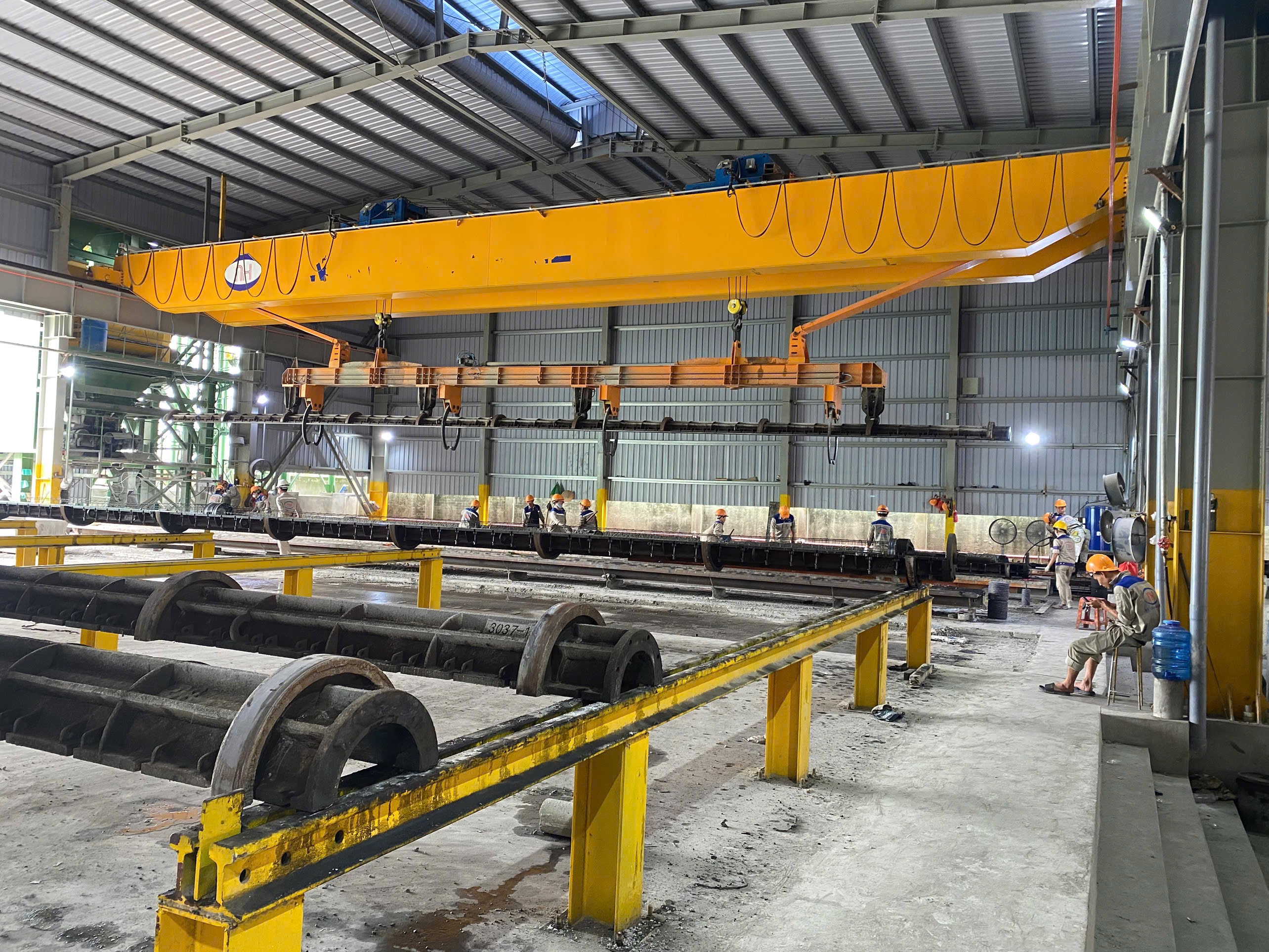 Vận hành cầu trục và khuôn cọc